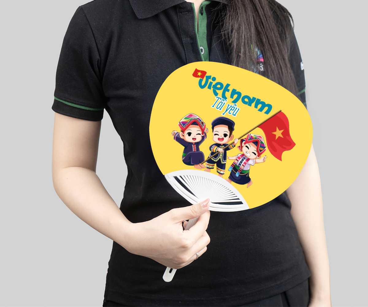 Quạt nhựa cầm tay