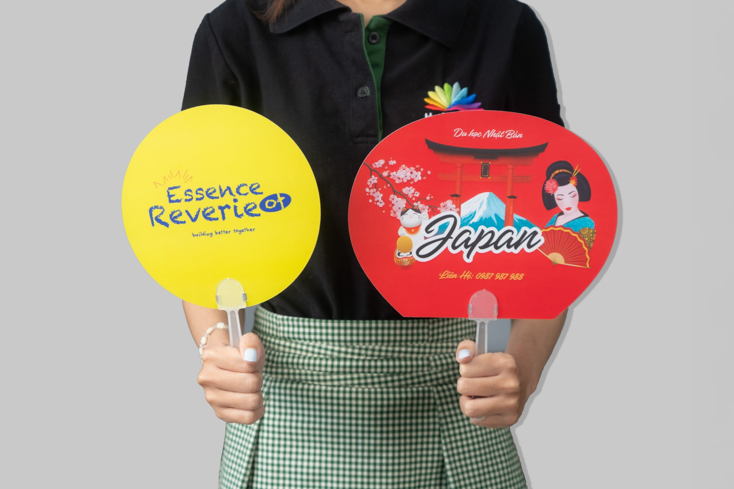Quạt giấy cán nhựa