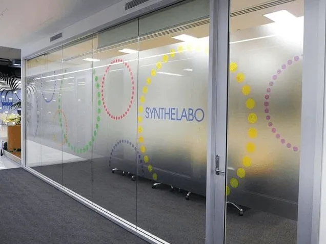 Decal mờ dán kính có cách nhiệt không?
