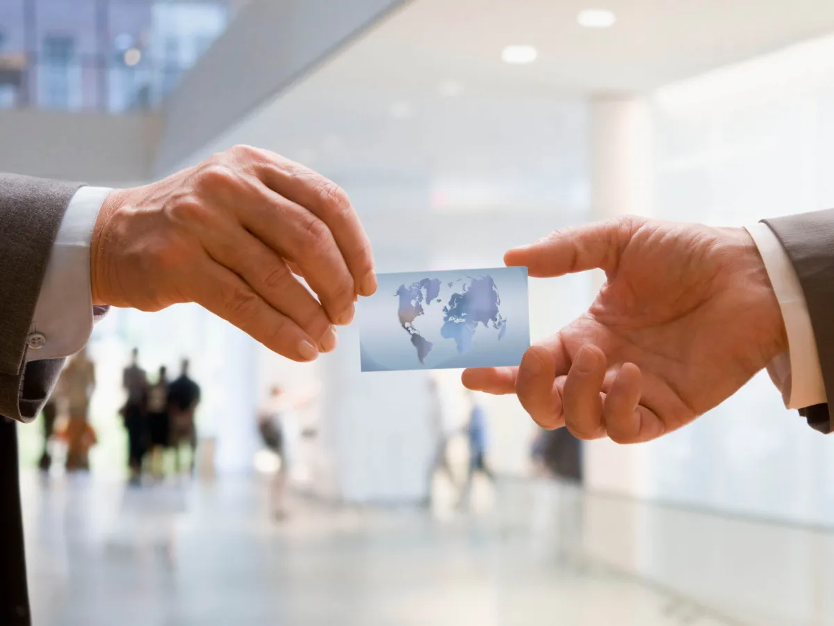 Cách sử dụng danh thiếp, card visit hiệu quả để hỗ trợ tăng tỷ lệ chuyển đổi khách hàng