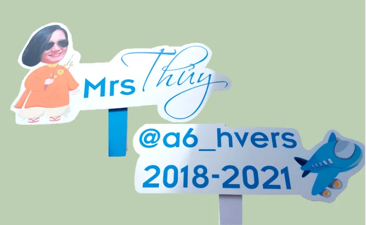 Mẫu thiết kế hashtag cầm tay kỷ yếu đẹp cho học sinh, sinh viên 2025