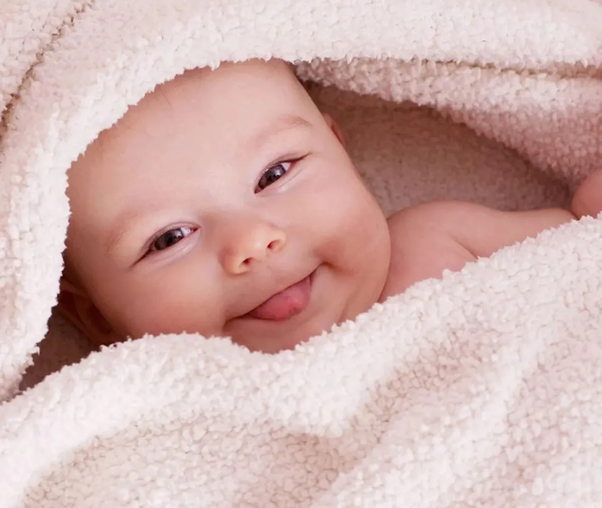 Bố mẹ vẫn có thể tự chụp ảnh cho bé tại nhà khi biết những điều này