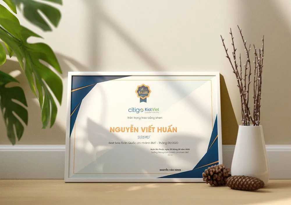 Trang trí không gian làm việc bằng hình ảnh kỷ niệm của doanh nghiệp