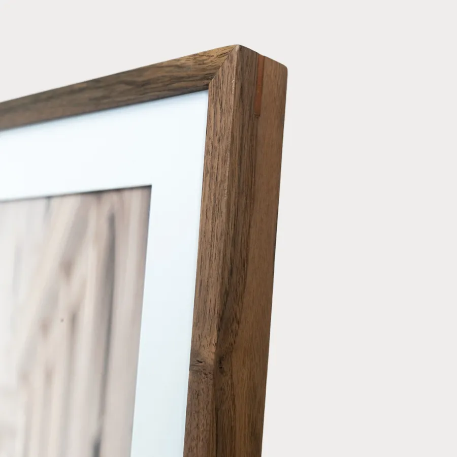 Ảnh Phóng Khung Gỗ Walnut Viền Trắng In Lụa